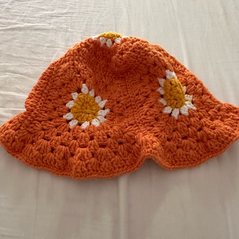 PrettyLittleThing Orange and White Scalloped Hat